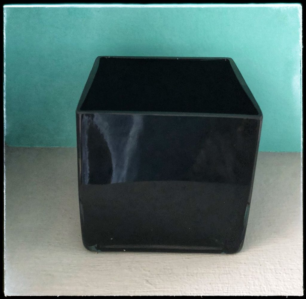 BLACK SQUARE VASE