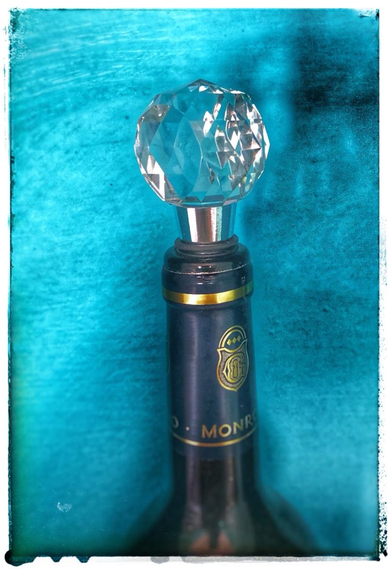 CRYSTAL BOTTLE STOPPER